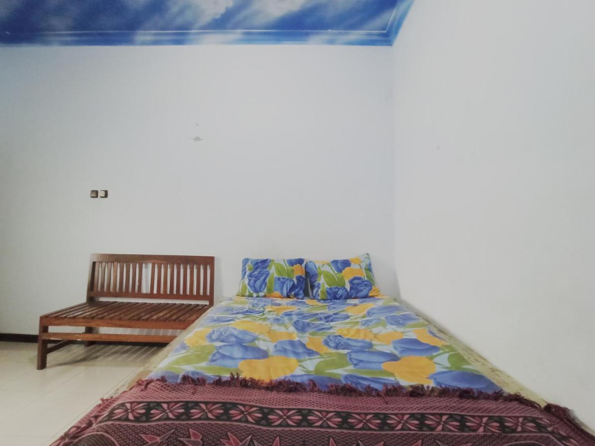 Oyo 90093 Dw Hotel Malang Exteriér fotografie