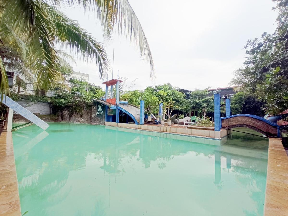 Oyo 90093 Dw Hotel Malang Exteriér fotografie